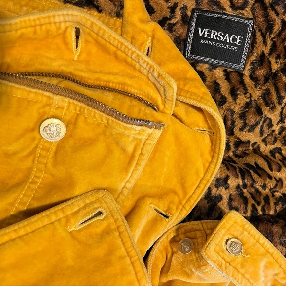 VERSACE • RARE VINTAGE YELLOW VELVET & LEOPARD MEDUSA FALL/WINTER JACKET 💛🐆 - Picture 7 of 8